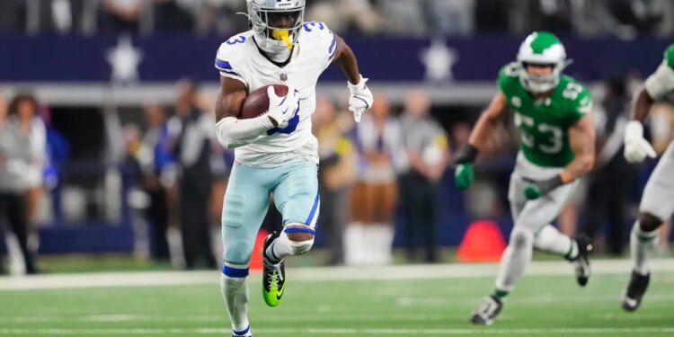 Dallas Cowboys wide receiver George Pickens (3) running with the ball against the Philadelphia Eagles.