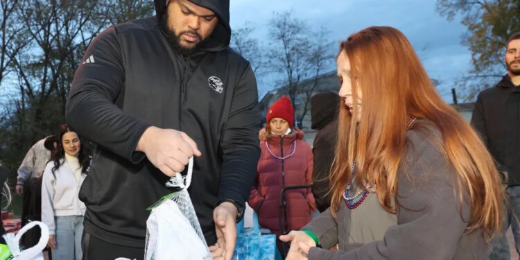Giants offensive lineman Jermaine Eluemunor, hands out turkeys at the American Eagle Food Pantry in Lodi, N.J.