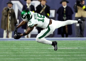 Adonai Mitchell fails to come up with the catch during the second quarter of the Jets' 27-14 road loss to the Patriots on Nov. 13, 2025.