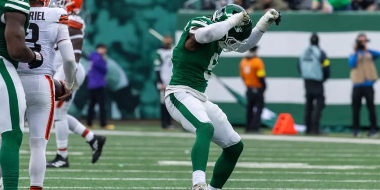 Will McDonald IV of the New York Jets reacts after sacking Dillon Gabriel of the Cleveland Browns.