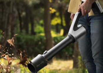 Hoto’s slick leaf blower looks ready to blast away leaves or aliens