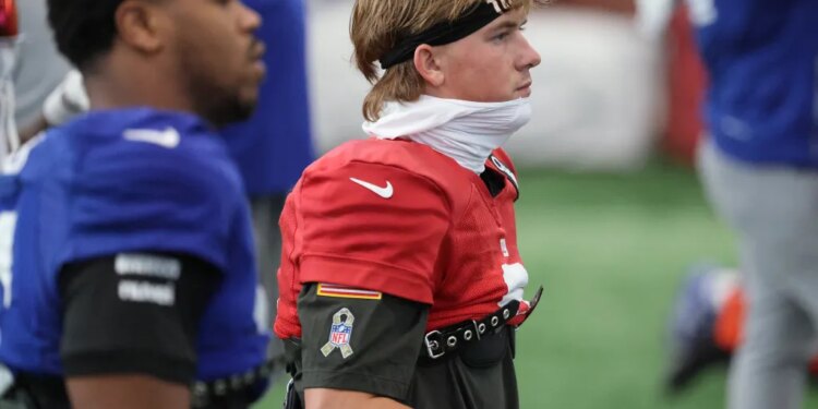 New York Giants quarterback Jaxson Dart (6) practices.