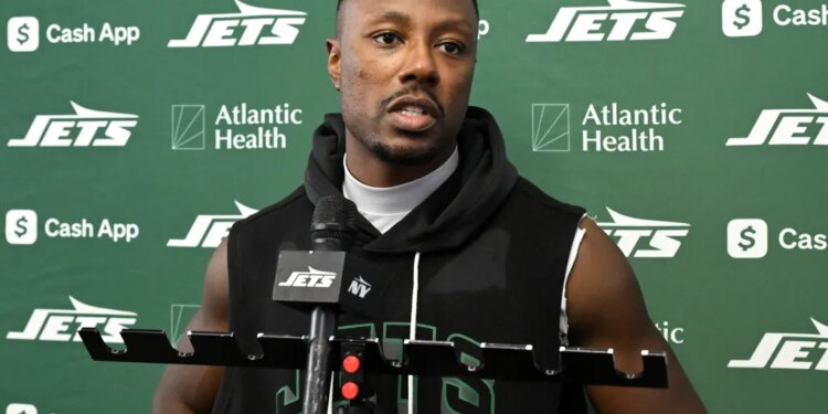 Jets cornerback Brandon Stephens talks with the media on Nov. 26, 2025.
