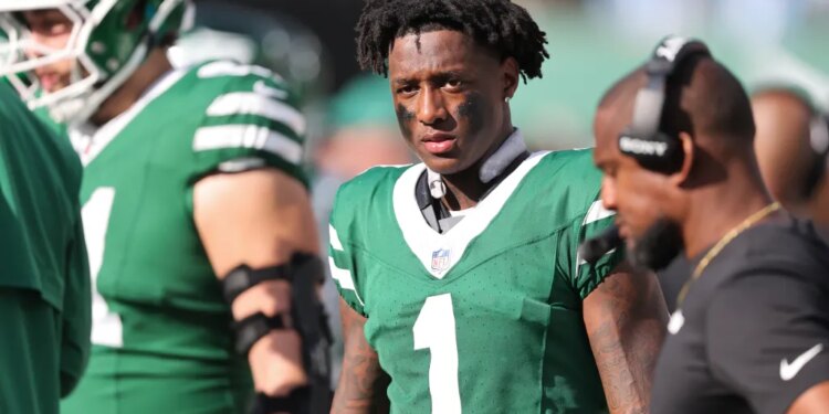 New York Jets cornerback Sauce Gardner (1) on the sidelines during the third quarter.