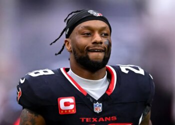 Houston Texans running back Joe Mixon jogging onto the field.