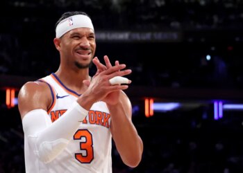 New York Knicks guard Josh Hart #3 reacts on the court during the second quarter.
