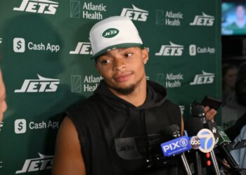 Jets quarterback Justin Fields speaking to the media.