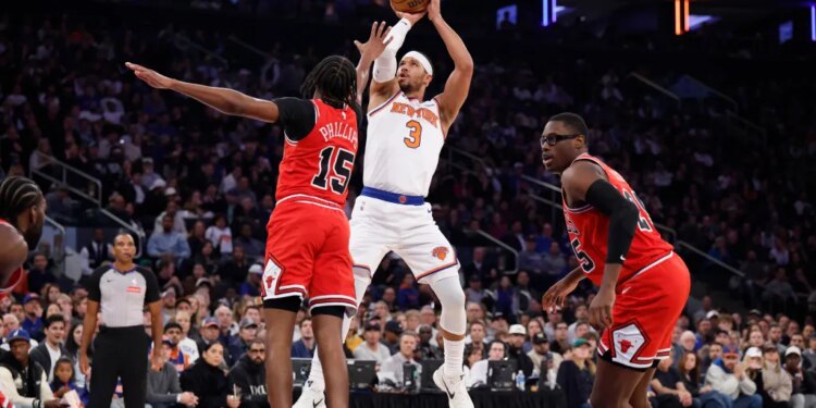 Josh Hart puts up shot as Bulls Julian Phillips defends in the first half at Madison Square Garden in New York, New York, November 02, 2025.