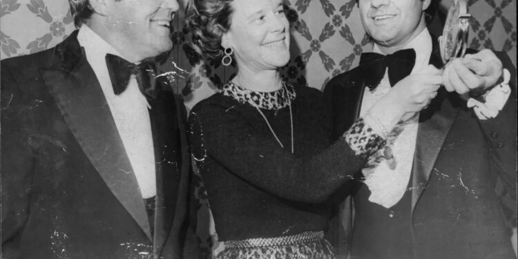 Joe Torre shows off his Good Guy award to his new boss, Mrs. Lorinda de Roulet who succeeds her mother Mrs. Joan Payson as the Mets president. February 01, 1976.