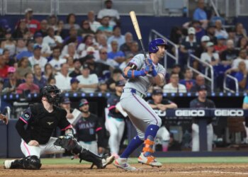 Jeff McNeil underwent what was described as a minor procedure for thoracic outlet syndrome shortly after the Mets season concluded.