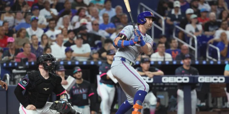 Jeff McNeil underwent what was described as a minor procedure for thoracic outlet syndrome shortly after the Mets season concluded.