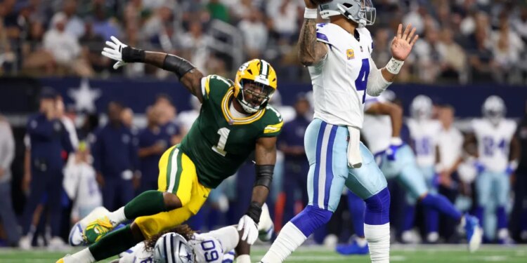 Packers pass rusher Micah Parsons (1) pressures Cowboys quarterback Dak Prescott (4) on Sept. 28, 2025.
