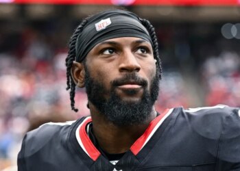 Houston Texans cornerback Kris Boyd looking on during a football game.