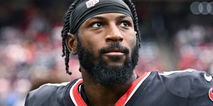 Houston Texans cornerback Kris Boyd looking on during a football game.