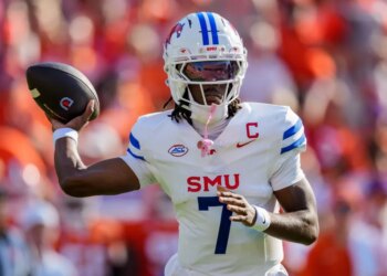 SMU quarterback Kevin Jennings (7) passes the ball.