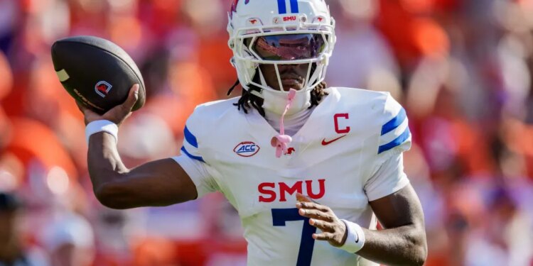 SMU quarterback Kevin Jennings (7) passes the ball.