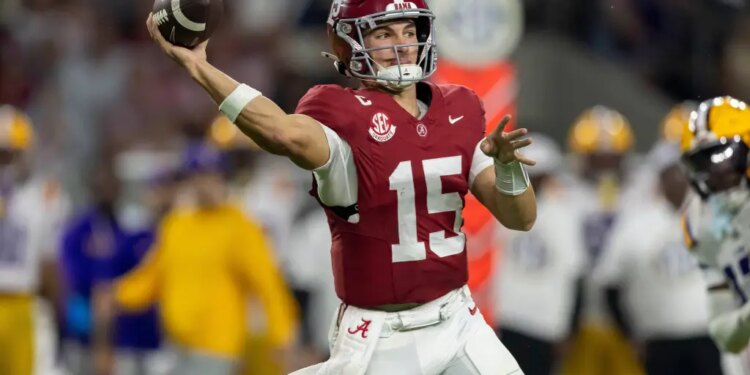 Alabama quarterback Ty Simpson (15) throws the ball against LSU.
