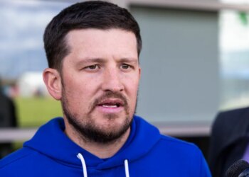 New York Giants quarterbacks coach Shea Tierney speaking to the media.