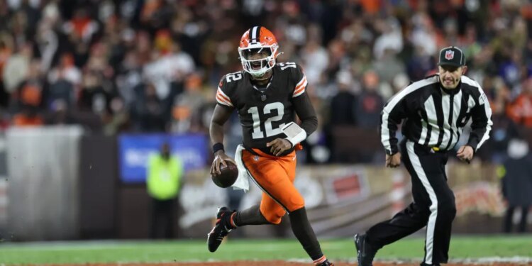 Cleveland Browns quarterback Shedeur Sanders (12) runs with the football during the fourth quarter.