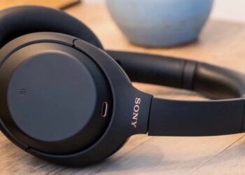 Sony’s last-gen XM4 headphones are over 50 percent off for Black Friday