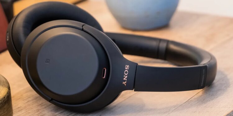 Sony’s last-gen XM4 headphones are over 50 percent off for Black Friday