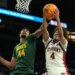 Oziyah Sellers, who scored 22 points and hit five 3-pointers, battles for a rebound with Caden Powell (left) during St. John's 96-81 win over Baylor on Nov. 25, 2025.