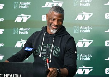 The iconic New York photo Aaron Glenn is using for Jets culture change