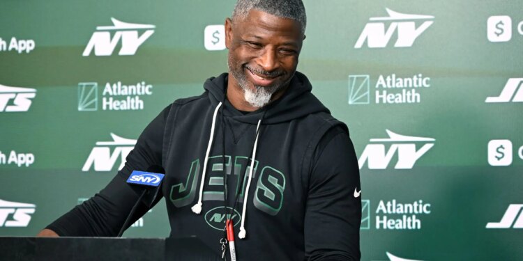 The iconic New York photo Aaron Glenn is using for Jets culture change