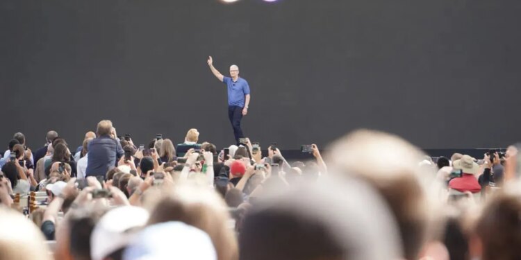 Tim Cook could step down as Apple CEO next year