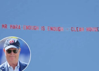 Two planes with messages for Giants' John Mara fly over MetLife Stadium