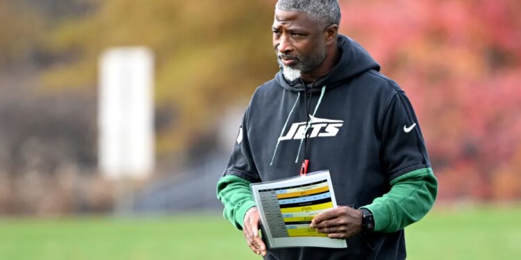 Jets head coach Aaron Glenn looks on during practice.