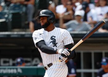 Chicago White Sox center fielder Luis Robert Jr. (88) singles against the Minnesota Twins.