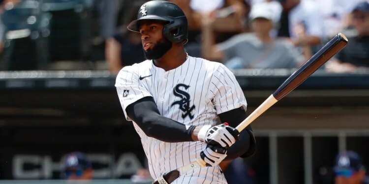 Chicago White Sox center fielder Luis Robert Jr. (88) singles against the Minnesota Twins.
