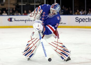 theScore Bet bonus code NPNEWS: Bet $10, get $100 in bonus bets for Rangers vs. Blues
