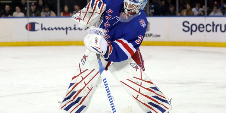 theScore Bet bonus code NPNEWS: Bet $10, get $100 in bonus bets for Rangers vs. Blues