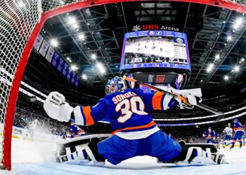 DraftKings promo: Bet $5 and get $200 in bonus bets for Islanders vs. Canucks