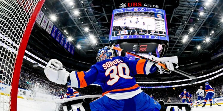 DraftKings promo: Bet $5 and get $200 in bonus bets for Islanders vs. Canucks
