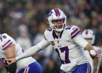 FanDuel Sportsbook promo code: Bet $5 get $250 in bonus bets if your bet wins for Bills vs. Browns