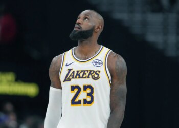 theScore Bet bonus code NPNEWS: Bet $10, get $100 in bonus bets for Lakers vs. Rockets