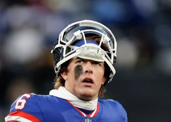 theScore Bet bonus code NPNEWS: Bet $10, get $100 in bonus bets for Week 17