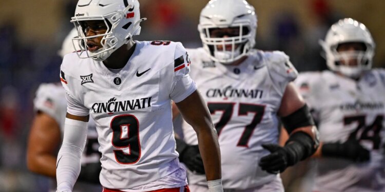 DraftKings promo: Bet $5 and get $200 in bonus bets for Navy vs. Cincinnati in Liberty Bowl