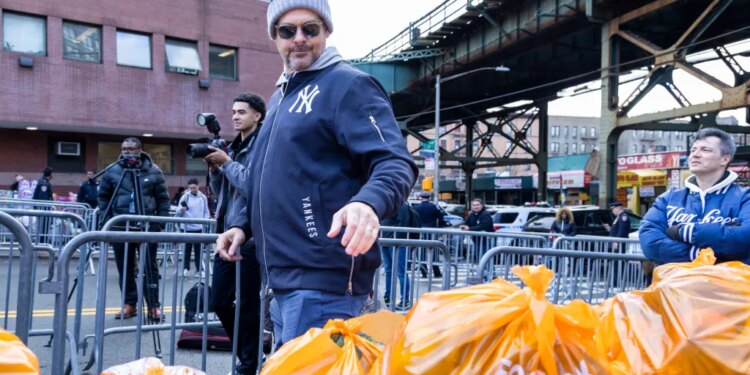 New York Yankees manager Aaron Boone, the 44th precinct and the Food Bank of New York City are distributing food and toys to 500 neighborhood families, Friday, Dec. 19, 2025, in Bronx, NY.