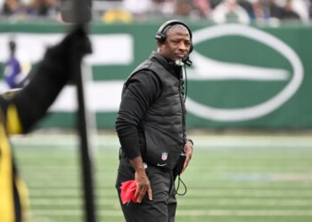 Jets head coach Aaron Glenn looks on during the second quarter of the Jets and New England Patriots game in East Rutherford, NJ.