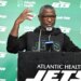 Jets head coach Aaron Glenn speaking to the media before practice.