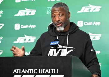 Aaron Glenn must look in mirror before hiring Jets' defensive coordinator