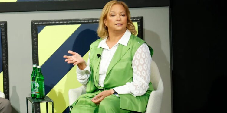 Apple announces even more major executive turnover