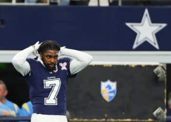 Trevon Diggs warms up before making his return for the Cowboys on Dec. 21, 2025.