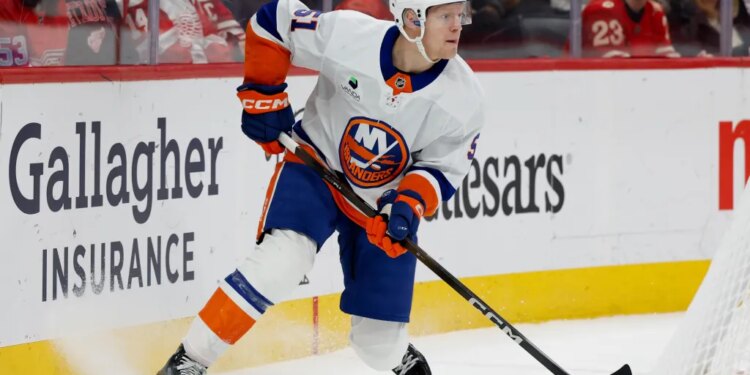 Emil Heineman skates with the puck during the Islanders' loss to the Red Wings on Dec. 16, 2025.