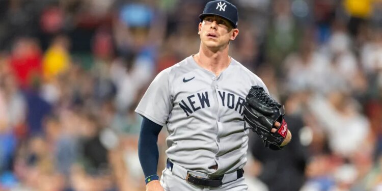 Ian Hamilton, a New York Yankees player, walking back to the dugout.