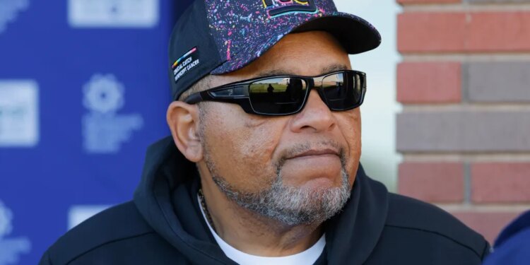 Giants defensive line coach Andre Patterson